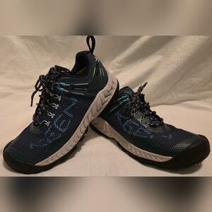 KEEN Womens Nxis Evo Waterproof Hiking Trail Shoe -  Size 7